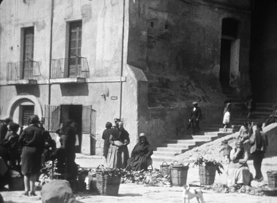 Mercat plaça Sant Joan.jpg Mercat plaça Sant Joan.jpg